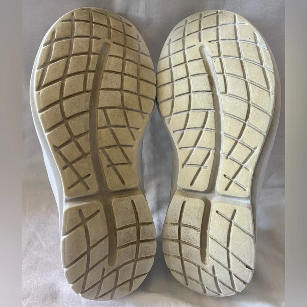 OOFOS OOmg eeZee Low Women's Comfort Sneakers Shoes White Size 8